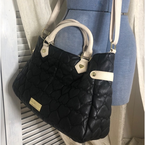 Betsy Johnson Oversized Roomy Quilted Heart Handbag Purse Crossbody Black Cream - Picture 3 of 15